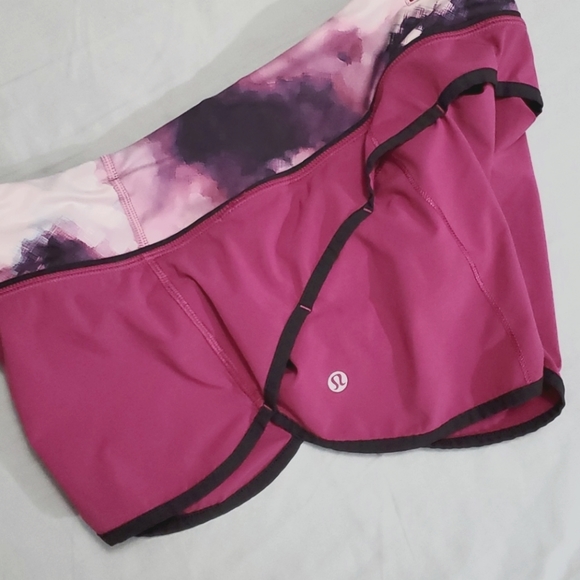 Lululemon Speed Shorts size 8 - Picture 4 of 5